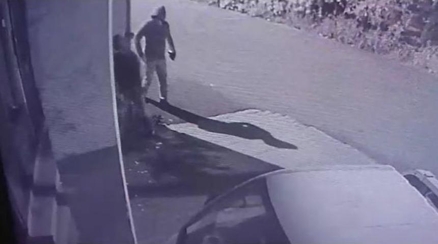 (&ouml;zel Haber) &Uuml;mraniye&rsquo;de Ak Parti Mahalle Teşkilatı&rsquo;na Bombalı Saldırı Anı Kamerada