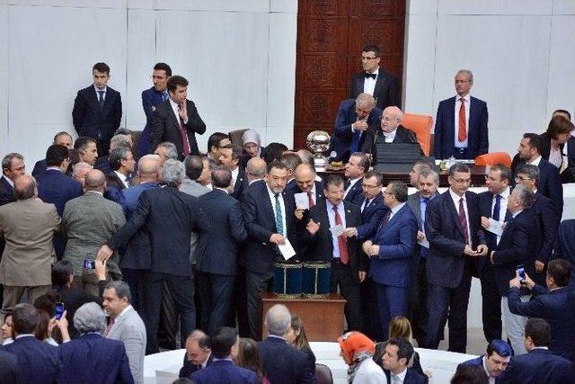 Dokunulmazlığın Kaldırılması Teklifinin Birinci Maddesi 373 Oyla Kabul Edildi 1