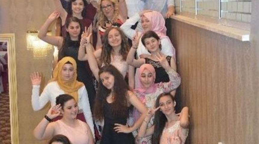 8. Sınıfların Mezuniyet Coşkusu