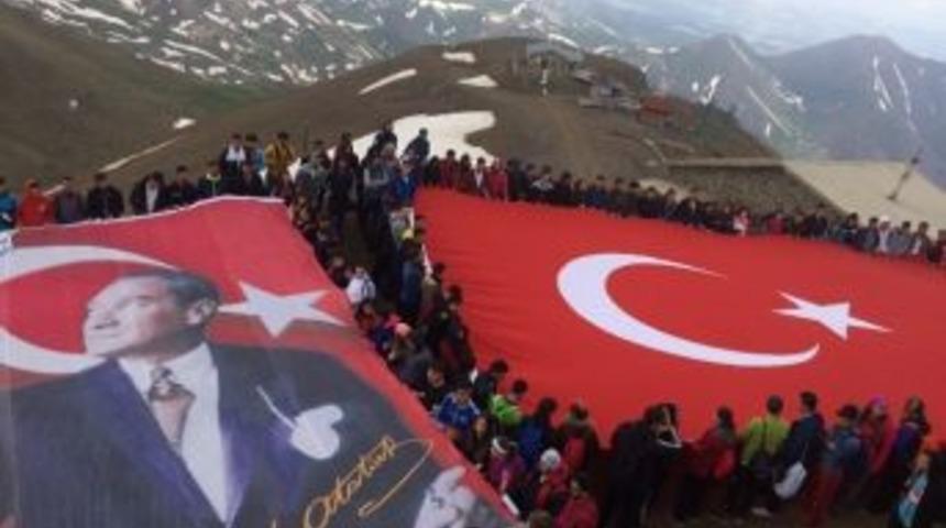 Dağcılar, Ecdat İ&ccedil;in Zirve Yaptı