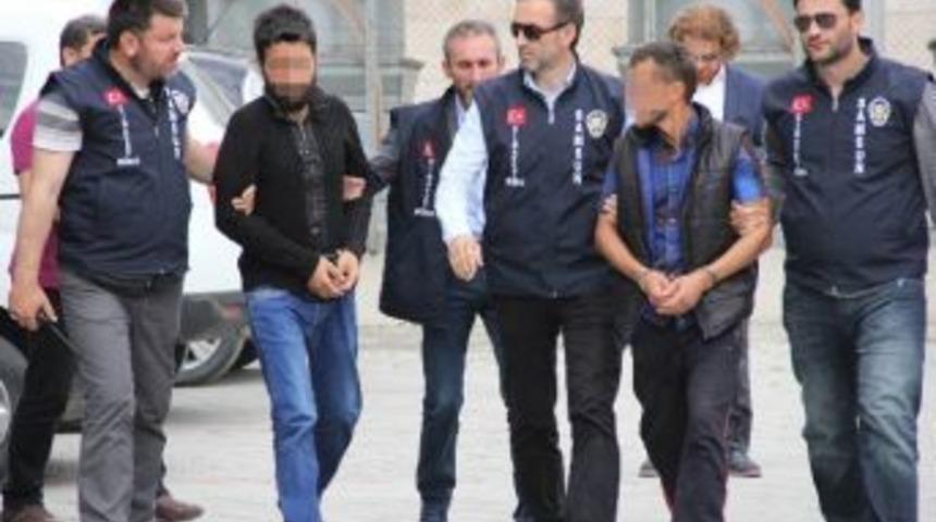 Bı&ccedil;aklanıp Yakılan Gencin &Ouml;l&uuml;m&uuml;yle İlgili 2 Kişi Adliyeye Sevk Edildi