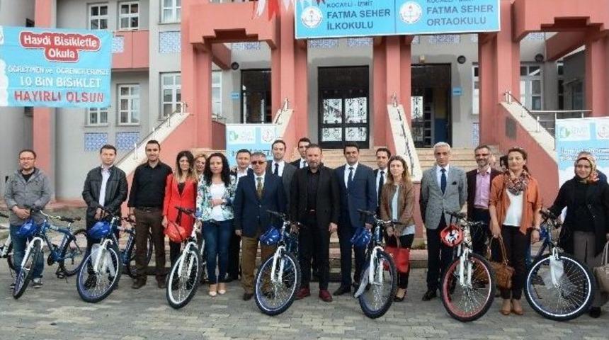 İzmit Belediyesi Akpınar &Ouml;ğrencilerini Sevindirdi