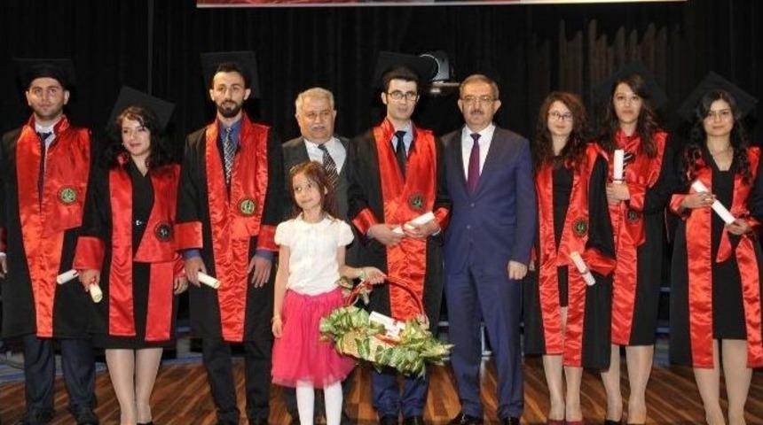 Gen&ccedil; Hukuk&ccedil;ular Mezuniyet Coşkusu Yaşadı