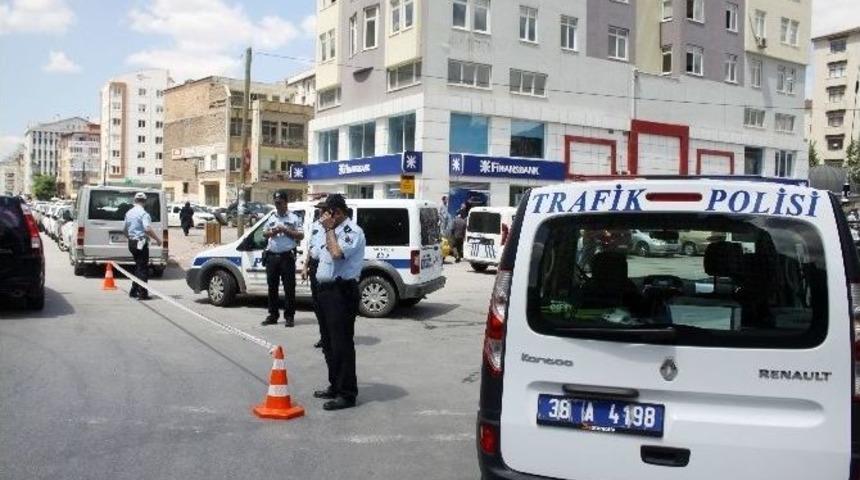 Ş&uuml;pheli Poşet Polis Ekiplerini Alarma Ge&ccedil;irdi