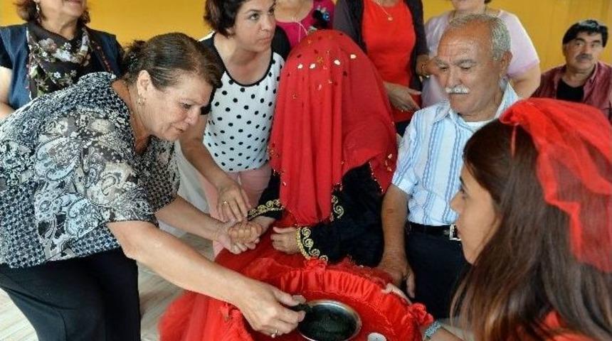 64 Yaşındaki &Ccedil;ifte 41 Yıl Sonra Kına Gecesi