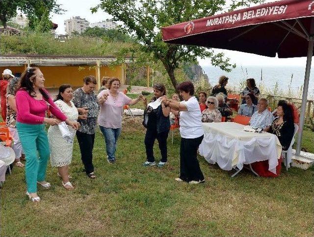 64 Yaşındaki &Ccedil;ifte 41 Yıl Sonra Kına Gecesi 1