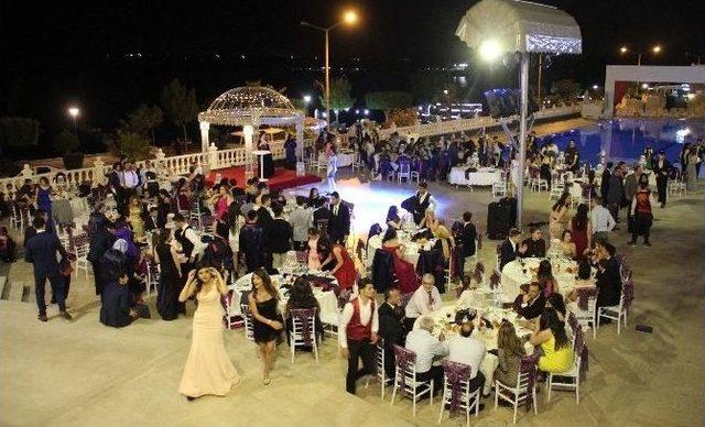 Erkan Temel Lisesi &Ouml;ğrencilerinin Mezuniyet Coşkusu 3