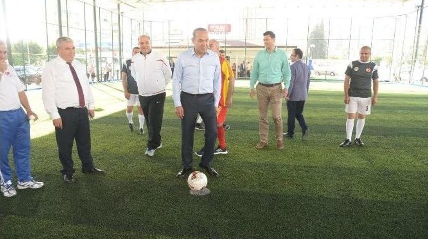 Şehit Otob&uuml;s Şof&ouml;r&uuml; Ali K&ouml;se Futbol Turnuvası Başladı