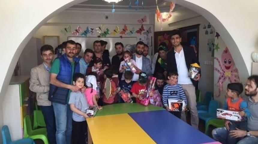 Erzurumlular Derneği Gen&ccedil;lik Kolları Y&uuml;reklere Dokunuyor