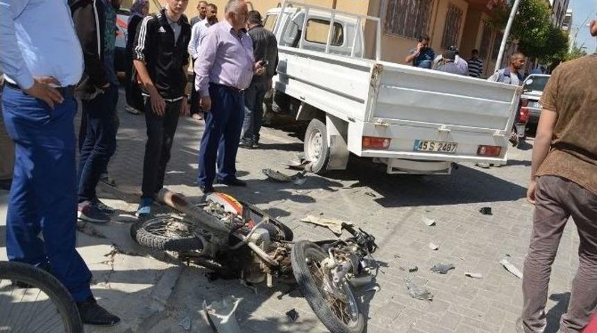 Kamyonet İle Motosiklet &Ccedil;arpıştı: 1 Yaralı