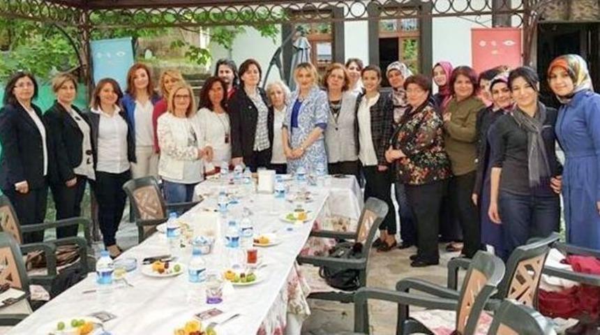 G&uuml;m&uuml;şhane&rsquo;nin İlk Kadın Korosuna Teşekk&uuml;r Yemeği