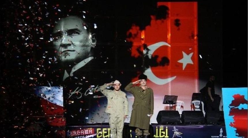 Bergama&rsquo;daki Stadyumunda 19 Mayıs Coşkusu