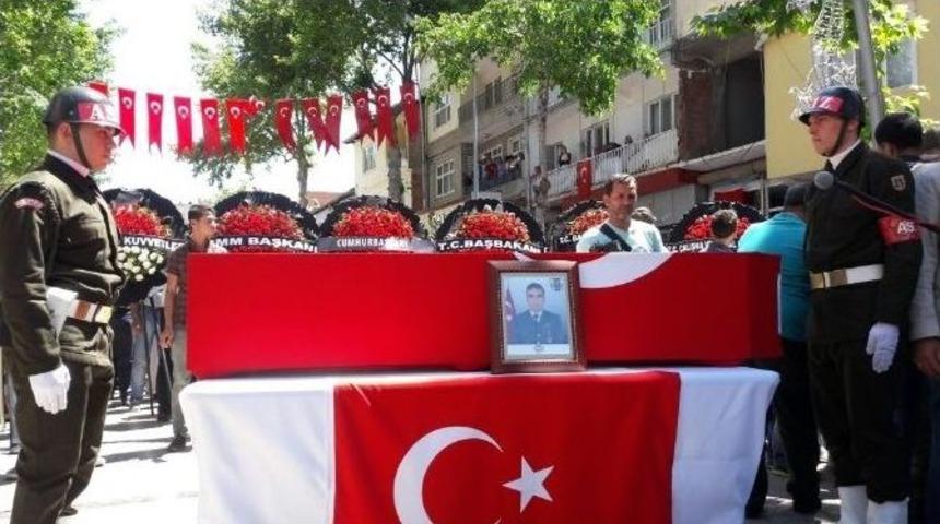 Şehidi Binlerce Kişi Uğurladı