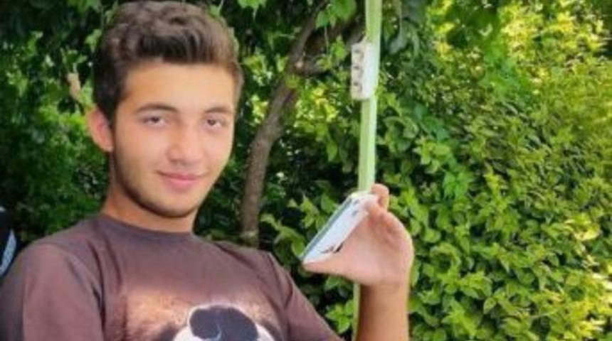 Liseli &Ouml;mer&rsquo;e &Ccedil;arpan S&uuml;r&uuml;c&uuml; Alkoll&uuml; &Ccedil;ıktı