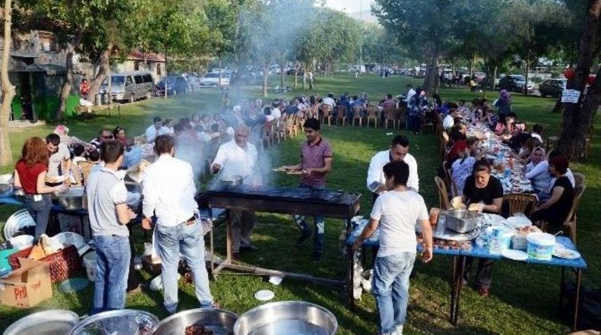 Salihli Devlet Hastanesi Personeli Piknikte Moral Depoladı