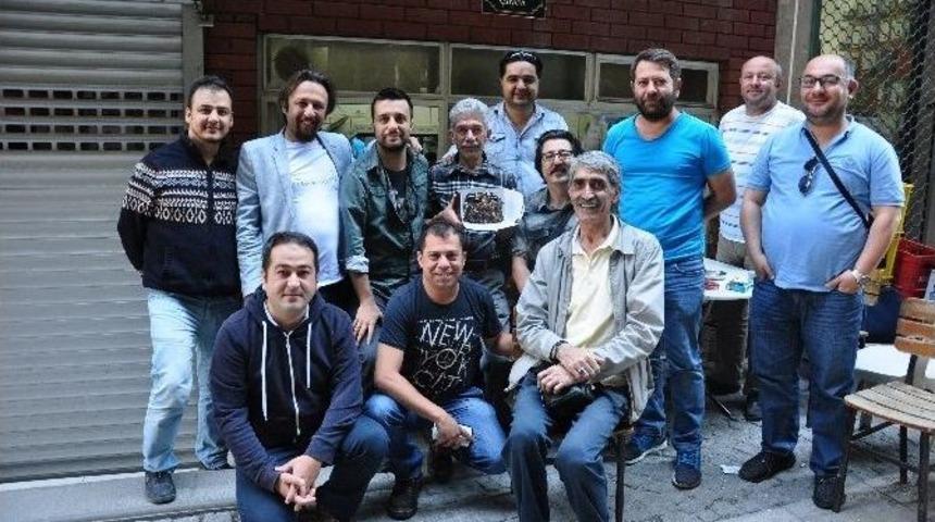 70 Yaşında İlk Kez Doğum G&uuml;n&uuml;&rsquo;n&uuml; Kutladı