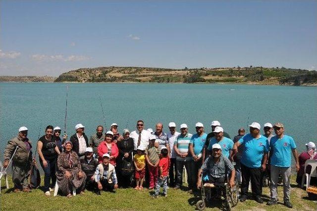 Başkan Can, Engellilerle Birlikte Balık Tuttu