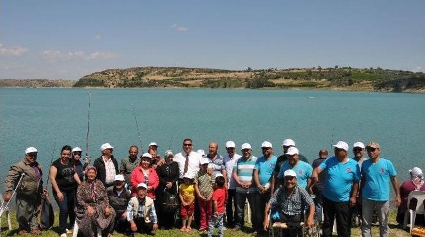 Başkan Can, Engellilerle Birlikte Balık Tuttu