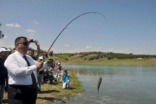 Başkan Can, Engellilerle Birlikte Balık Tuttu