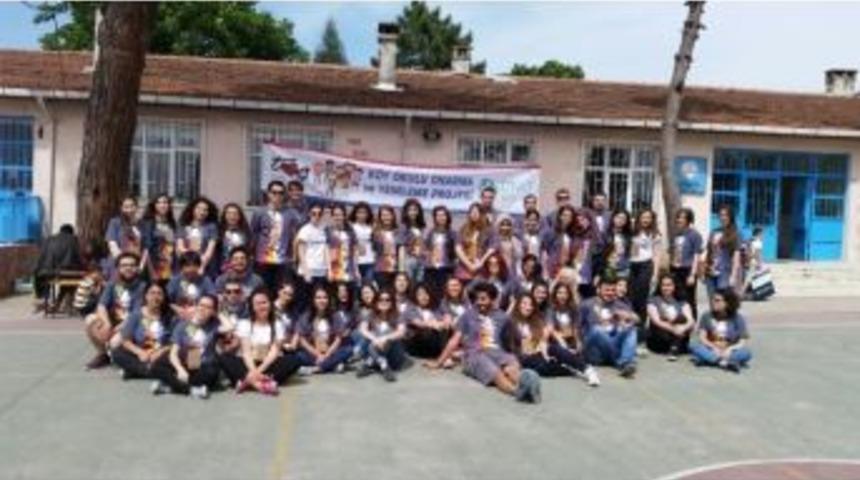 K&ouml;y Okuluna, G&ouml;n&uuml;ll&uuml; &Ouml;ğrencilerin Eli Değidi