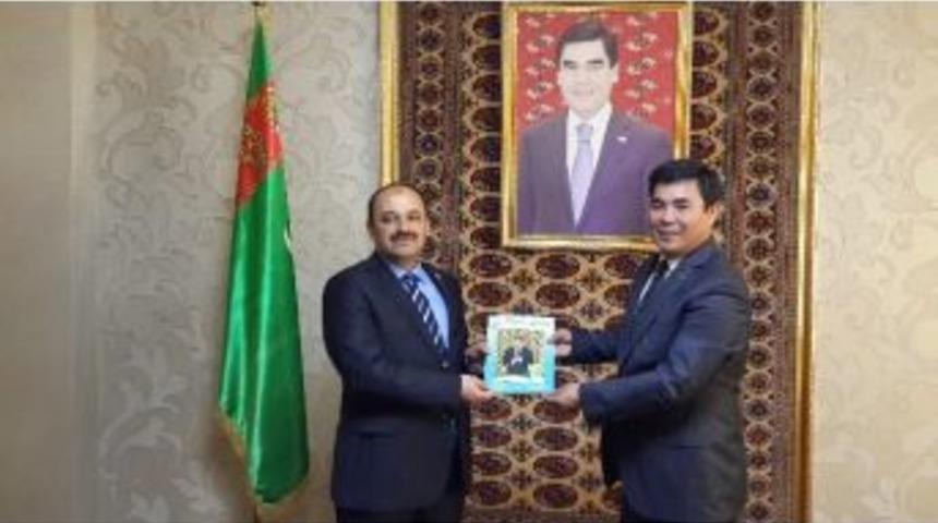 Rekt&ouml;r Aydın, Kırgızistan&rsquo;a Gitti