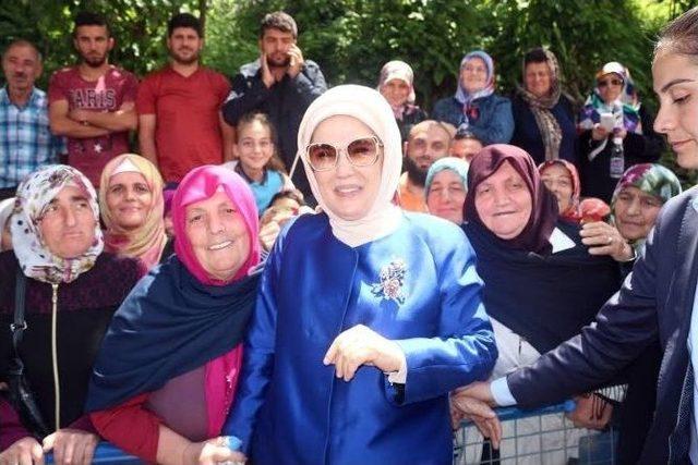 Cumhurbaşkanı Erdoğan&rsquo;ın Eşi Emine Erdoğan, Trabzon&rsquo;da &Ouml;zel Eğitim İş Uygulama Merkezi&rsquo;nin A&ccedil;ılışını Yaptı 2