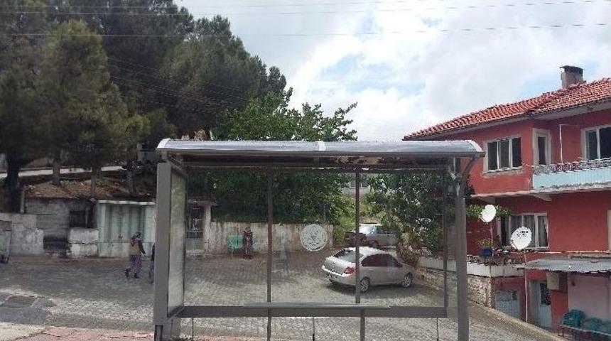 Demirci&rsquo;nin Durakları Yenilendi