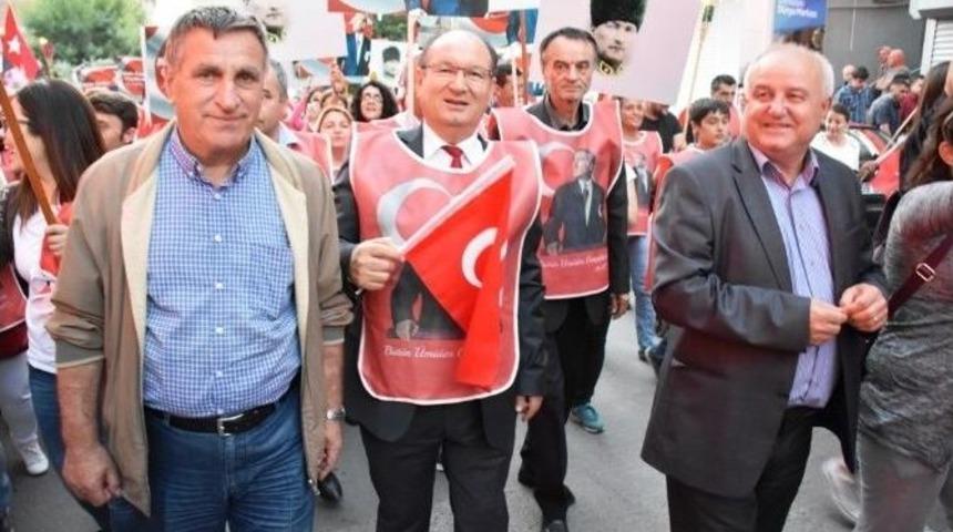 S&uuml;leymanpaşa Y&uuml;r&uuml;y&uuml;ş Ve Onur Akın Konseri İle Mustafa Kemal&rsquo;i Andı