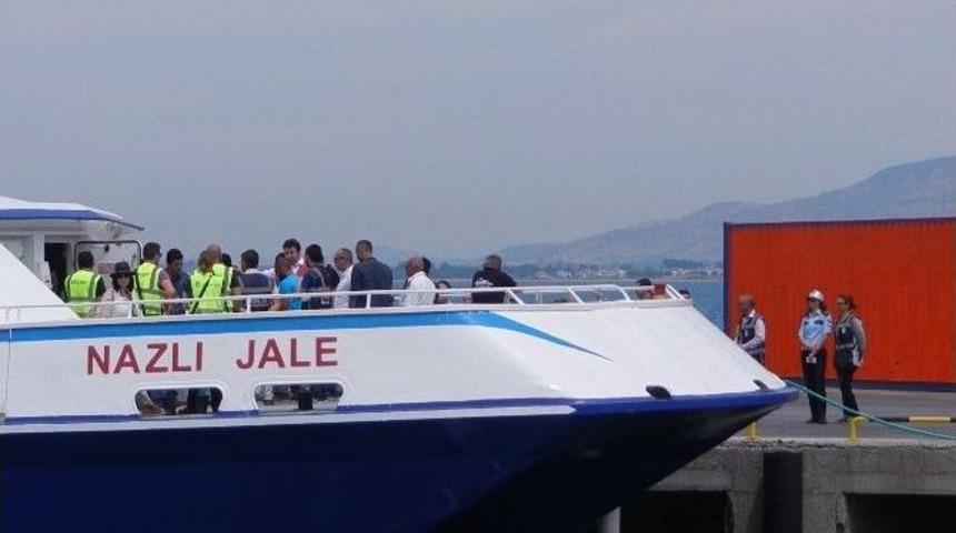 Yunanistan&rsquo;dan Gelen Yeni M&uuml;lteci Kafilesi İzmir&rsquo;de