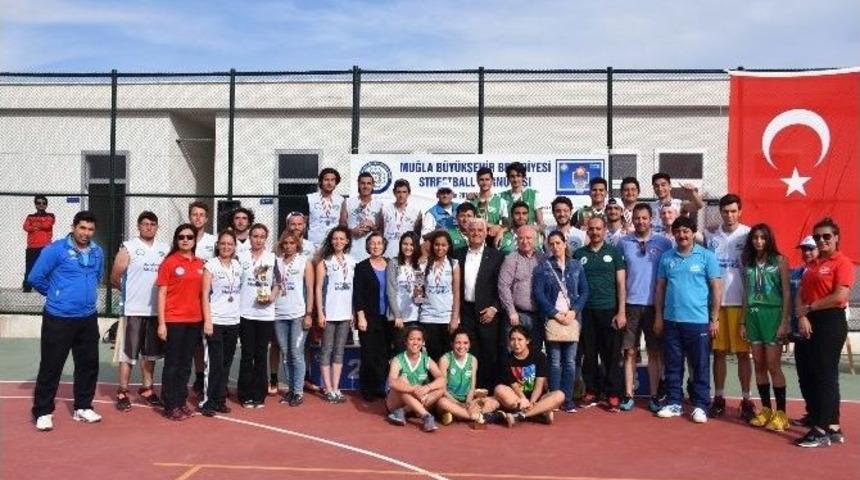 B&uuml;y&uuml;kşehir Sokak Basketbol Turnuvası Sona Erdi