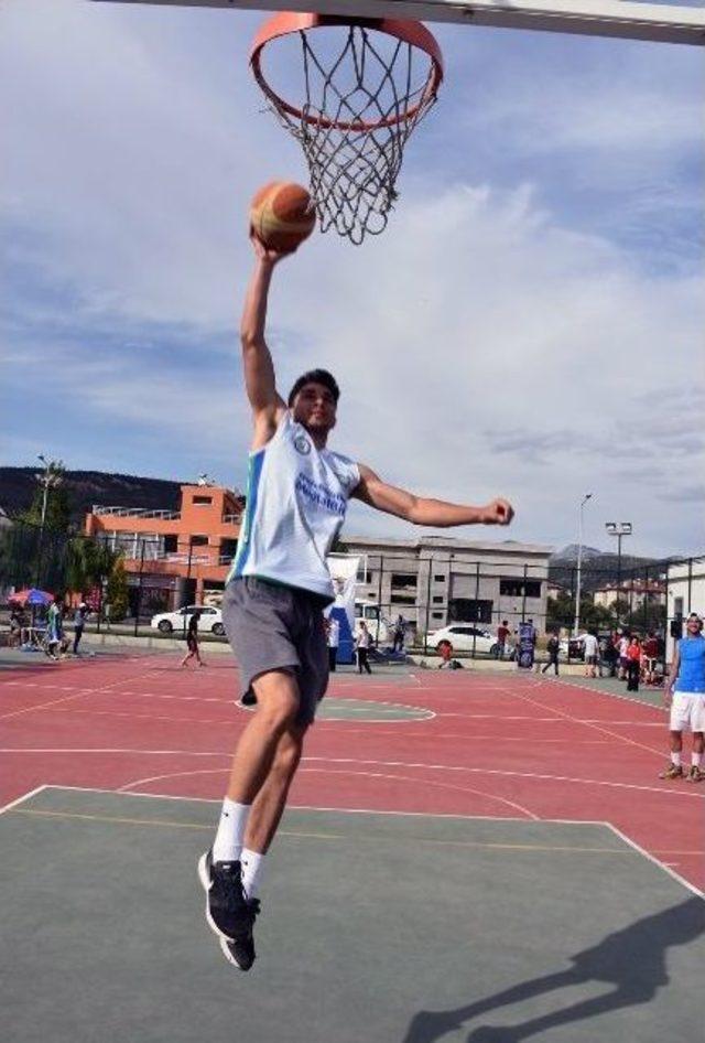 Büyükşehir Sokak Basketbol Turnuvası Sona Erdi