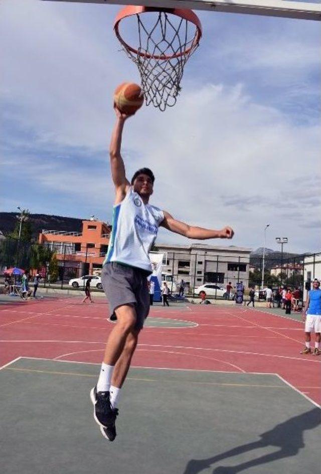 B&uuml;y&uuml;kşehir Sokak Basketbol Turnuvası Sona Erdi 2