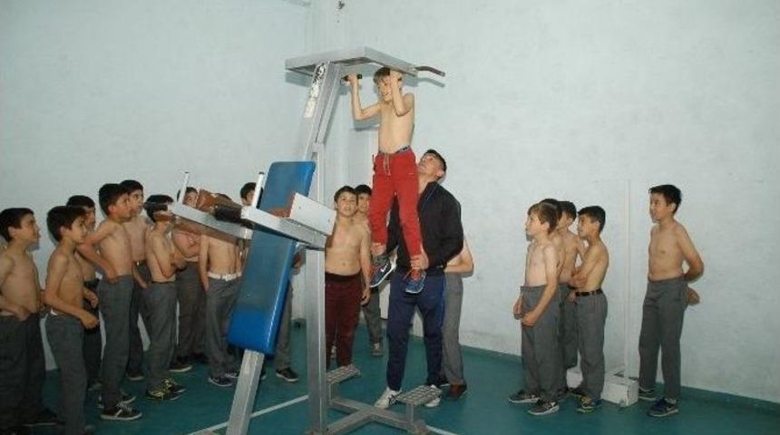 Geleceğin G&uuml;reş&ccedil;ileri Keles&rsquo;te Yetiştiriliyor