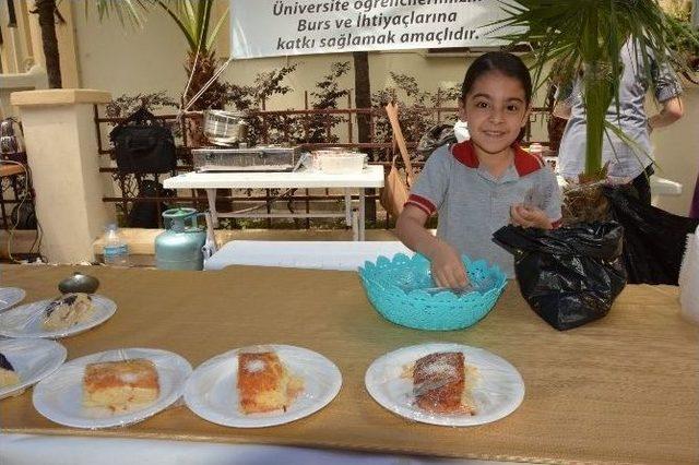 Üniversiteli Öğrenciler Yararına Kermes