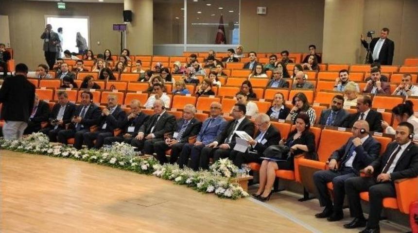 M&uuml;lteci Ve G&ouml;&ccedil; Krizi İle Hukuki &Ccedil;&ouml;z&uuml;m Yolları Sempozyumu