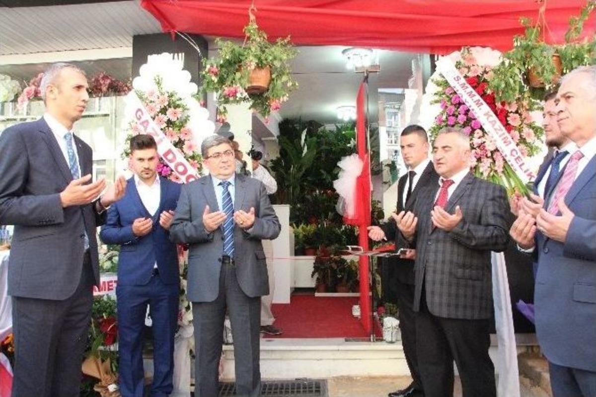 Doğum G&uuml;n&uuml;nde Yeni İş Yerinin A&ccedil;ılışını Yaptı