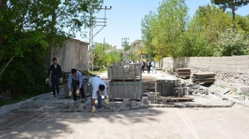 Adilcevaz&rsquo;da Yol Yapım &Ccedil;alışması