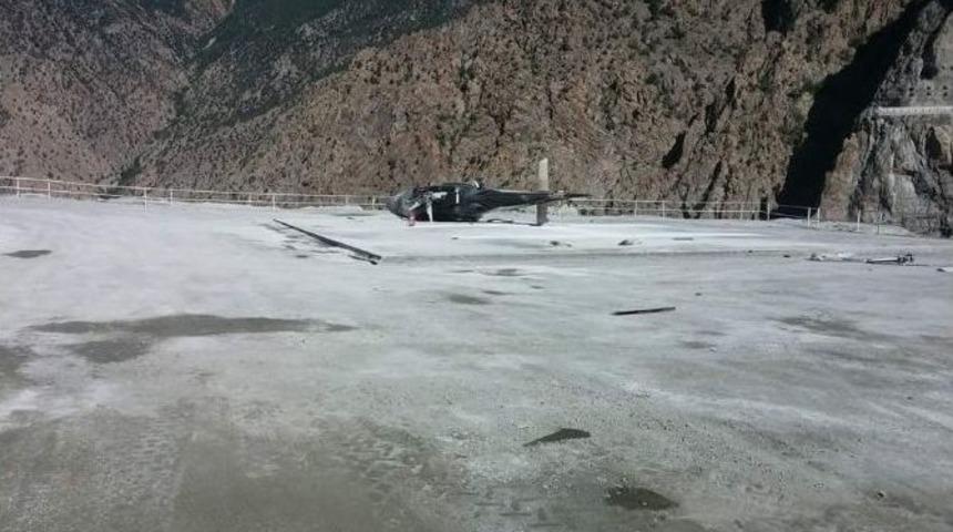 Artvin&rsquo;de Helikopter İnerken Yan Yattı: 3 Yaralı