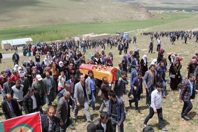 Pkk’lı Çelik İçin Cenaze Töreni 3