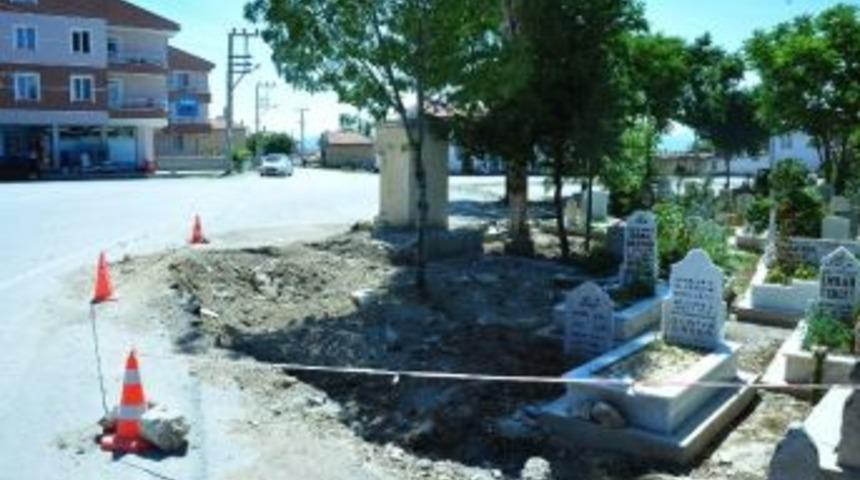 Karaman Belediyesi&rsquo;nden Mezarlık D&uuml;zenlemesi