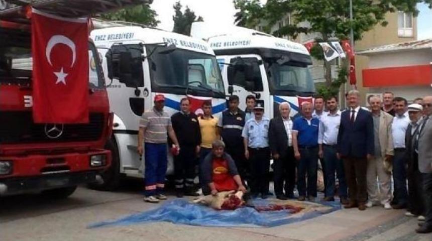 Başkan Yeni Aldığı Belediye Ara&ccedil;ları İ&ccedil;in Kurban Kesti