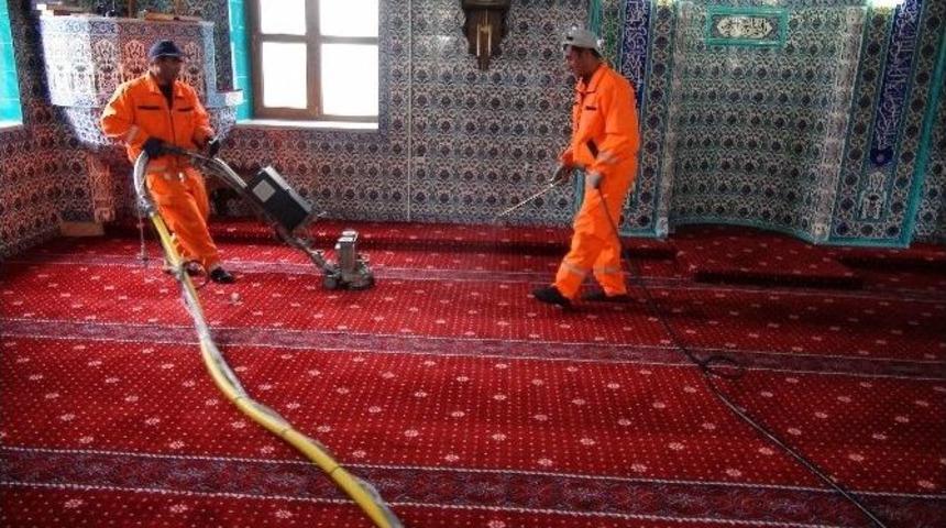 Yozgat Belediyesi Ramazan Ayı &Ouml;ncesi Camilerde Temizlik Seferberliği Başlattı