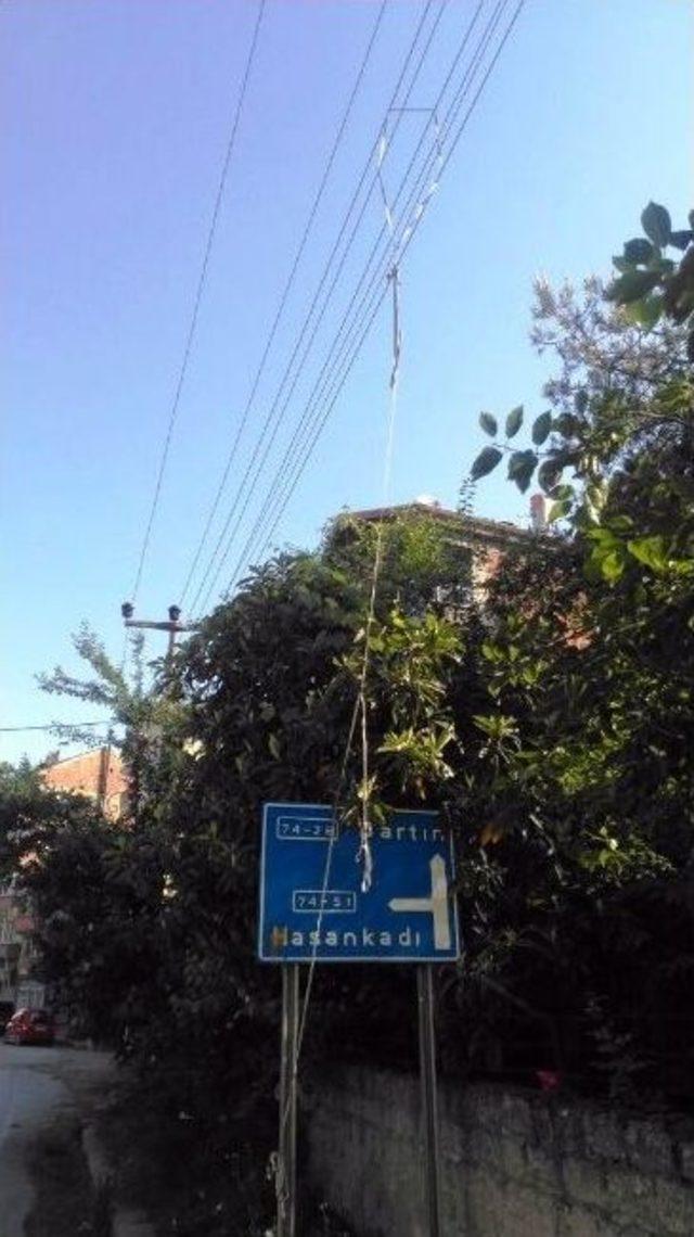 Mahallenin Elektriğini Kesip Bakkalı Soydular 1