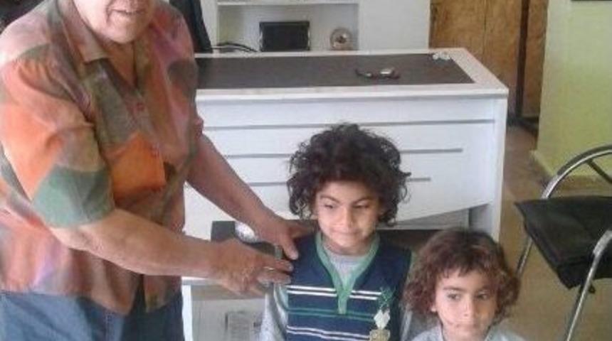 Yardım Derneğinden Suriyeli &Ccedil;ocuklara Kıyafet Yardımı