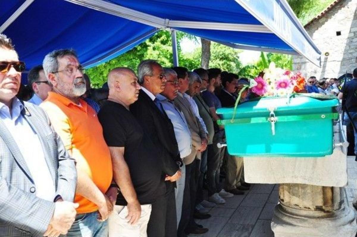 Tolga &Ccedil;andar Babasını Son Yolculuğuna Uğurladı