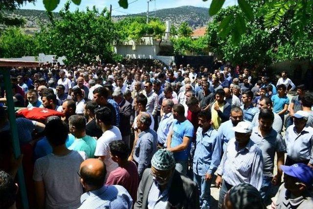 Cinayet Kurbanı Toprağa Verildi 1