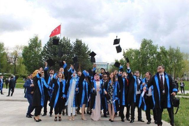 Mezun Olan Öğrenciler “neler Oluyor Hayatta” Klibiyle İşsizliğe Dikkat Çekti 1