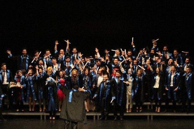 Mezun Olan Öğrenciler “neler Oluyor Hayatta” Klibiyle İşsizliğe Dikkat Çekti 2