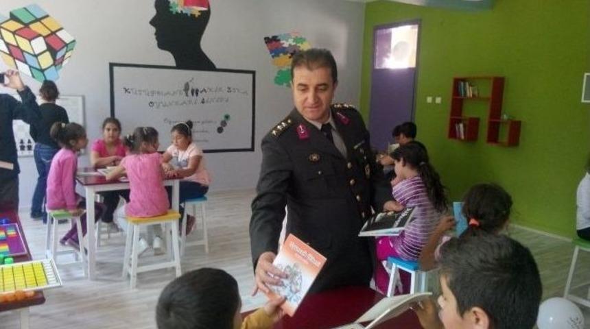 Kulu Garnizon Komutanından 100. İlkokuluna 150 Kitap