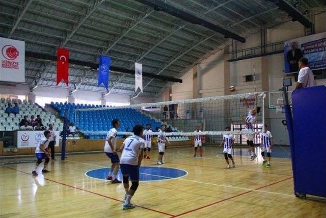 Vergi Haftası Voleybol Müsabakaları Tamamlandı